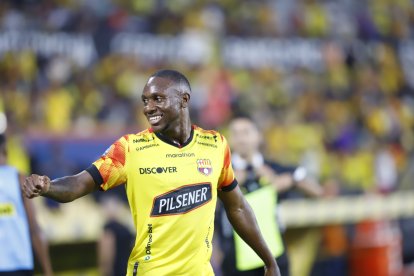 Aníbal Chalá se estrenó con gol en Barcelona.