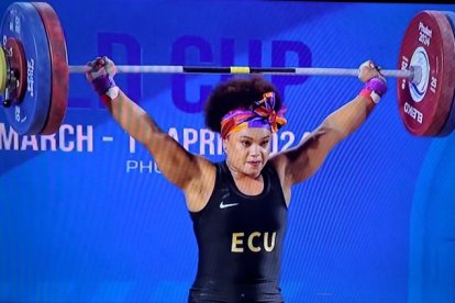 Neisi Dajomes brillante en el Mundial de pesas.