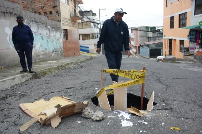 Los vecinos de estas calles del sector San Juan se han unido para reportar la emergencia.