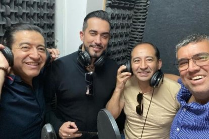 Damiano junto al Trío Colonial que con sus voces forman parte de esta nueva versión de Yo soy Ecuatoriano.