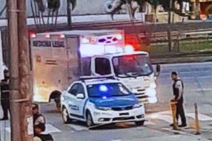 La Policía llegó al sitio para recabar indicios y levantar el cadáver.