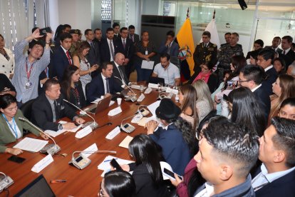 La mesa de la Comisión de Relaciones Internacionales recibió a los ministros de Gobierno, de Defensa y de Relaciones Exteriores.