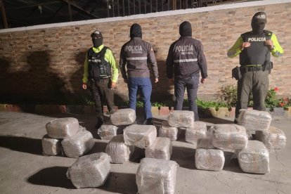 La sustancia estupefaciente fue abandonada en un terreno.