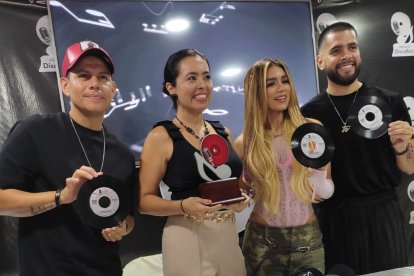 Jonathan Luna, Gisella Meza, gerente de radio Punto Rojo, Andreina Bravo y Toño Navarrete, durante la rueda de prensa.