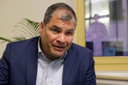 Rafael Correa dice que no conoce a asambleístas que renunciaron.