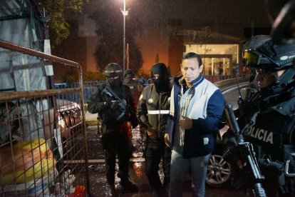 El exvocal del Consejo de la Judicatura reveló que se reunió con Correa y este le ofreció apoyo de su bancada ante un posible juicio político.