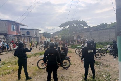 La Policía Nacional realizó un operativo en diferentes barrios de Esmeraldas.