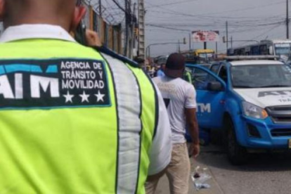 Oficial de la ATM participó en un altercado con un civil.