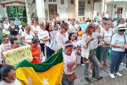 Han llegado con carteles a hacer el pedido.