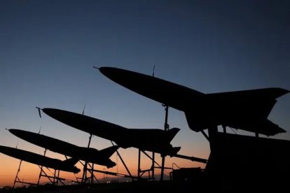 Irán bombardea a Israel y este también responde.