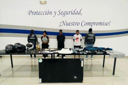 Los individuos fueron señalados como los implicados en los robos a tres negocios.