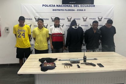 Seis hombres, entre ellos un menor de edad, fueron detenidos en el sector del noroeste de Guayaquil.