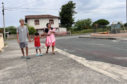Yadira Pazmiño tiene 37 años y es madre desde los 17 años; no terminó el colegio.