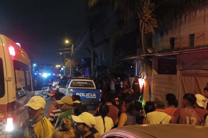 Santa Elena. Asesinaron a dos hombres al interior de un bar.