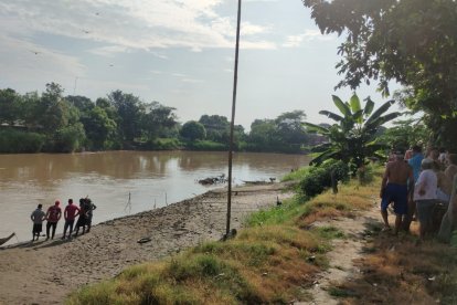 Pobladores fueron los primeros en llegar al sitio.