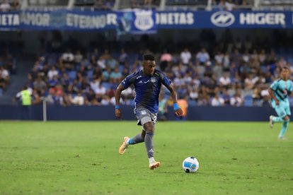 Bryan Carabalí volvió al Emelec, luego de no estar en 10 partido con el Bombillo.