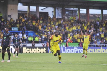 Gabriel Cortez lleva un doblete ante Libertad en Loja.