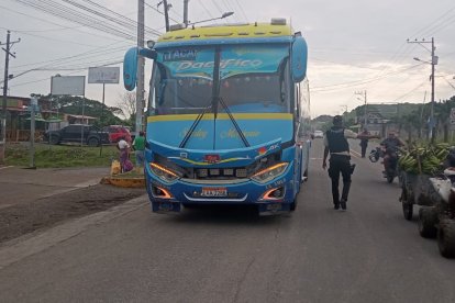 El bus implicado en el accidente de Tonsupa.