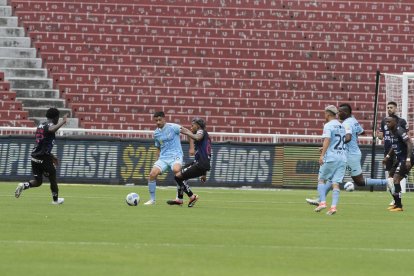 El partido entre Universidad Católica e Independiente del Valle tuvo escasa presencia de público.