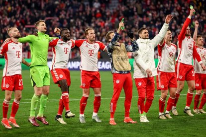 Los jugadores de Bayern Múnich celebran luego de la victoria.