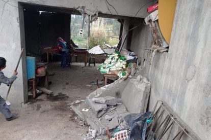 Cinco integrantes de una misma familia resultaron heridos en explosión por fuga de gas.