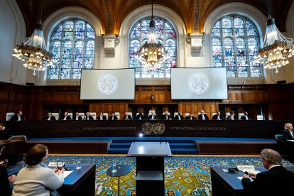 Corte Internacional de Justicia con los jueces presentes