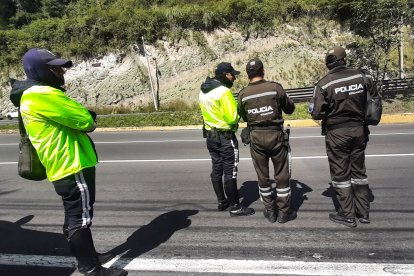 La diligencia duró cerca de una hora.