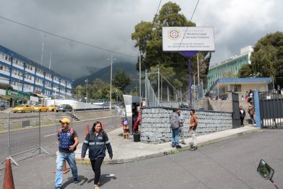 Los restos del policía Daniel Lombeida fueron trasladados al Laboratorio de Criminalística.