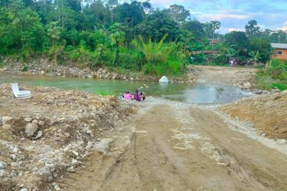 Familiares llegaron hasta el río donde se encontraba el menor.
