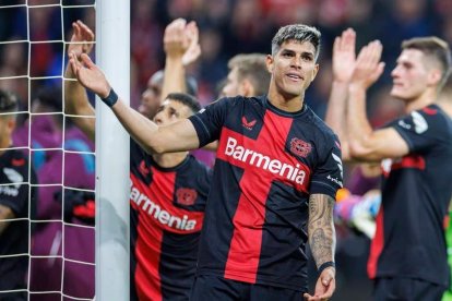 Piero Hincapié es titular habitual en la defensa de Bayer Leverkusen.