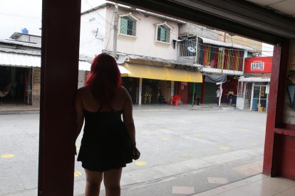 El barrio 'La 18' luce vacío durante las horas en la que no hay energía eléctrica en el sector.