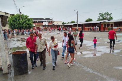 El El Laurel, Daule, los votantes no querían saber nada de la lluvia.