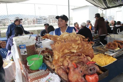 A Paola Romero y a los demás comerciantes que estaban junto a una salida del Metro no les faltaron los clientes.