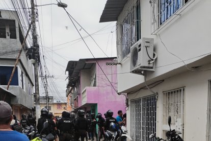 Uno de los casos ocurrió en la ciudadela El Recreo, a la cual llegaron agentes policiales.