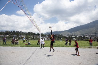 Los alumnos de la escuela de ecuavóley sacaron ‘a flor’ sus habilidades en este deporte.