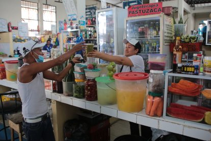 Los clientes tienen sus ‘remedios’ predilectos. Uno de los más requeridos ‘levantamuertos’.