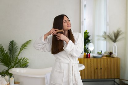 Un buen cepillo puede conseguir que nuestro cabello no se rompa y luzca más suave, fuerte, brillante y saludable.