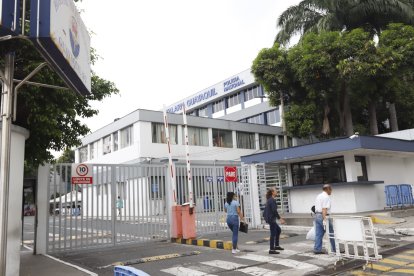 Los detenidos laboraban en esta casa de salud, que pertenece a la Policía Nacional.