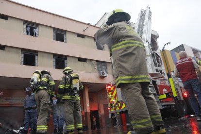 El incendio habría iniciado a las 17:10, según Jesse Hunter.