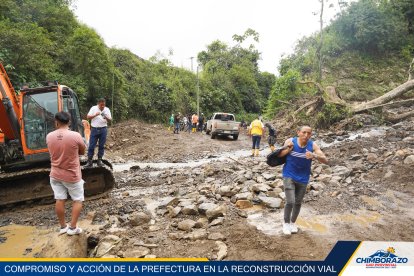 Los deslizamientos de tierra y lodo provocaron pérdida de la carretera, daños en sistemas de drenajes, entre otras afectaciones.