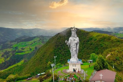 En el cerro Abuga, desde el mirador con la Virgen de la Nube se puede admirar toda la ciudad.
