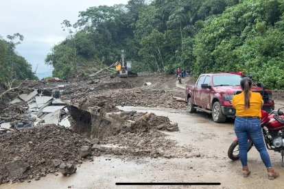 A moradores les queda esperar que poco a poco habiliten la vía.