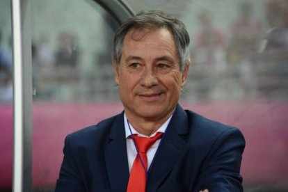 Ariel Holan, es el nuevo entrenador de Barcelona llega a ver el Clásico del Astillero.