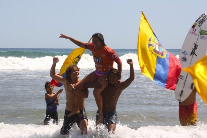 Mimi Barona 'domó' las olas este sábado 27 de abril