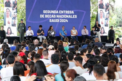 El pasado 16 de abril el presidente Daniel Noboa entregó 1250 becas del programa Saudí, con las cuales se completaron las 2.500 anunciadas.
