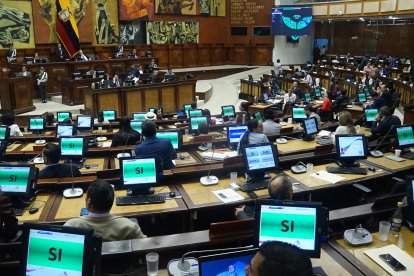 La censura implica la inhabilitación para ejercer cargo público durante dos años.