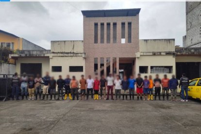 La Policía presentó a los sospechosos.