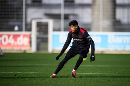 Piero Hincapié sería titular en el choque de Bayer Leverkusen ante Roma.