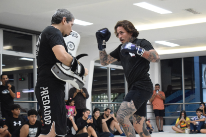 Chito ofreció un entrenamiento abierto que atrajo a muchos de sus fanáticos.