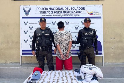 El sujeto también tenía marihuana entre sus prendas.